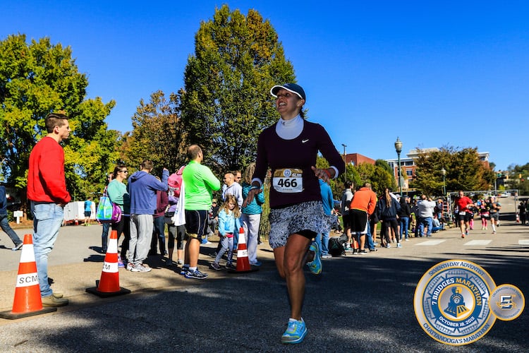 Marathon runner running during race after using a marathon packing list to pack and travel to a destination race.