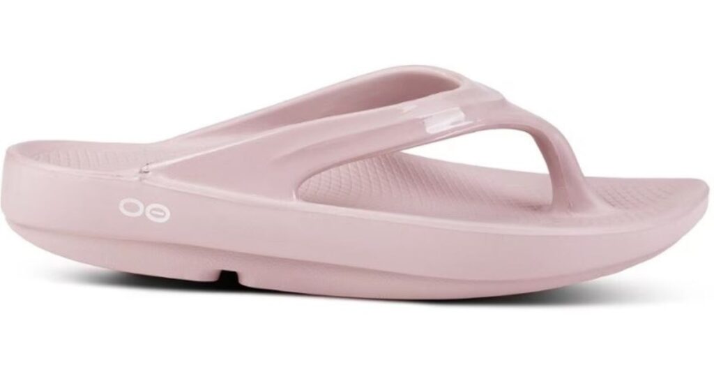 OOFOS OOlala Sandals in pink.